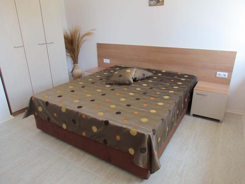 Ganozliev'S Apartments In Kavatsi Area Sozopol Bilik gambar